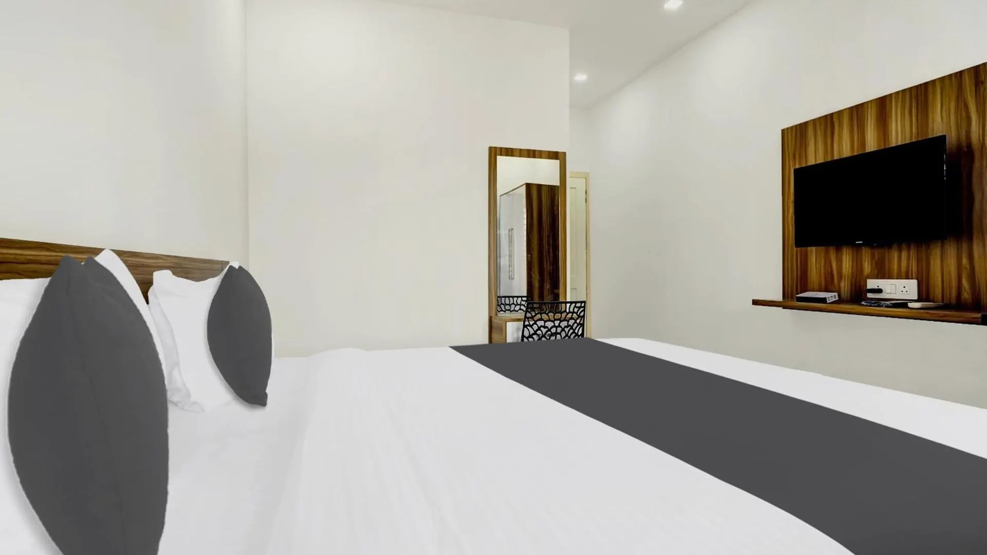 Hotel O Grand Parassini Pāppinisseri